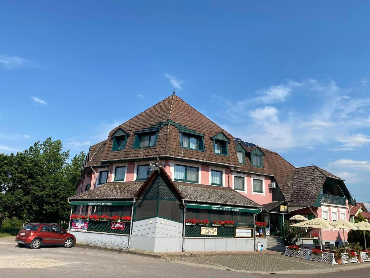 Hableany Hotel Tiszafüred Екстериор снимка